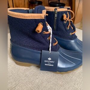 Sperry Women's Navy and Tan Boots